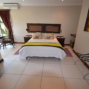 Luxury Queen Suite